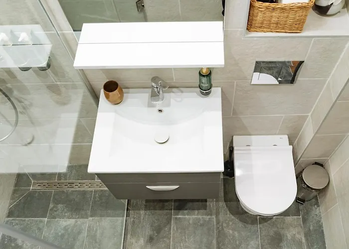 23 - New Building & Parking Apartman Bukarest