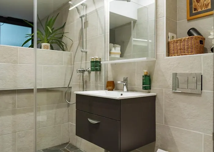 23 - New Building & Parking Apartman *